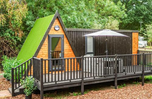 Bumble's Green Resort | Discover Family-Friendly Comfort at Lee Valley Sewardstone