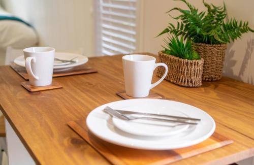 Bumble's Green Resort | Discover Family-Friendly Comfort at Lee Valley Sewardstone