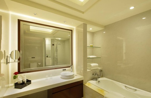 Guangzhou Hotel | Elegant Stay at Leeden Jingxi Hotel with Spa & Restaurant