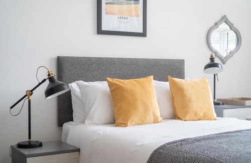 Chapeltown Apartment | Ideal Leeds Apartment: 5 Minutes to City Centre, Rated 10/10
