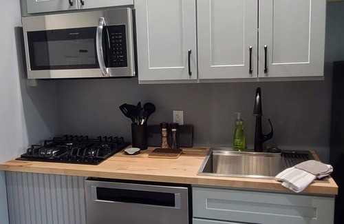Cedar Apartment | Cozy Leelanau Condo: Golf Course Retreat Near Beaches