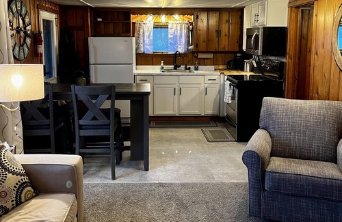 Maple City Cabin | Discover Leelanau County’s Hidden Gem on Little Traverse Lake