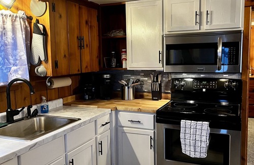 Maple City Cabin | Discover Leelanau County’s Hidden Gem on Little Traverse Lake