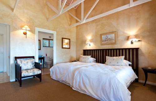 Paterson Cabin | Eco-Friendly Leeuwenbosch Shearers Lodge with Pool & Dining