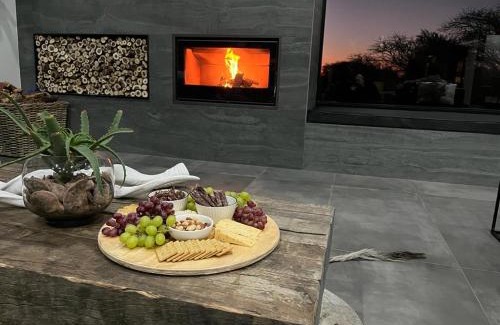 Tokologo House | Unforgettable Leeuwkop Hunting Safaris with Pool & Kitchen