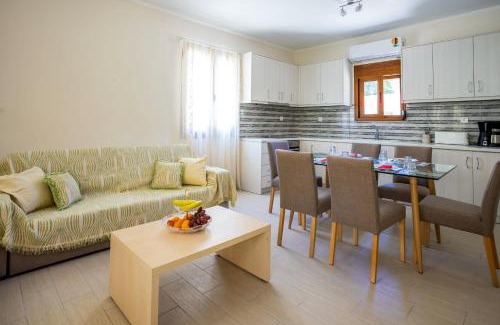Nidri Apartment | Family-Friendly Lefkada House with Parking and Yard