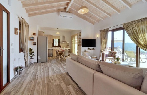 Kavvadades Villa | Newly Built Lefkimmiatis Villa Elaia with Oceanfront Pool