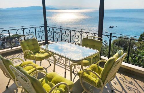 Horto Apartment | Experience Lefkothea Studios: Oceanfront Bliss & Hot Tub