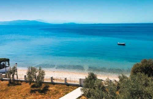 Horto Apartment | Experience Lefkothea Studios: Oceanfront Bliss & Hot Tub