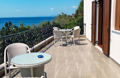 Horto Apartment | Experience Lefkothea Studios: Oceanfront Bliss & Hot Tub