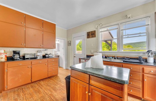 Oneonta House | Unforgettable Baseball Getaway at Left Field All Star Rentals