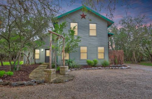 Driftwood House | Inviting Left Fork: 4-Star Haven with Pool & Family Amenities