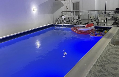 West Coast Division Apartment | Family-Friendly Stay at Legacy Apartments with Pool & Breakfast