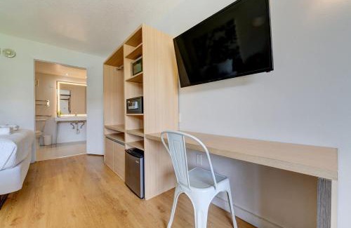 Kissimmee Hotel | Legacy Grand Studio in Prime Spot