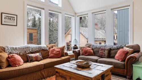 Telluride House | Legacy House by AvantStay: Ideal 4BDR Home with Hot Tub