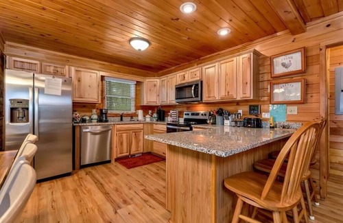 Sautee Nacoochee Cabin | Legacy Lodge Cabin- Near Helen,GA Private Hot Tub,screened deck, Oktoberfest