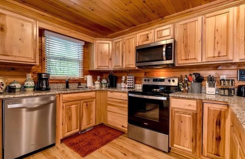 Sautee Nacoochee Cabin | Legacy Lodge Cabin- Near Helen,GA Private Hot Tub,screened deck, Oktoberfest