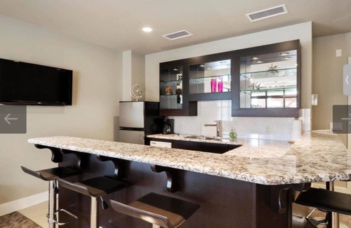 Sicamous Condo | Enjoy Legacy on Mara Lake: Private Beach & Pool Access