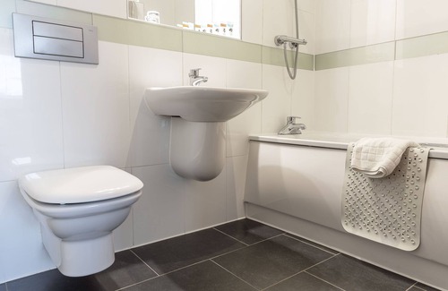 Preston Hotel | Highly Rated Legacy Preston International Hotel with Dining