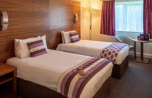 Preston Hotel | Highly Rated Legacy Preston International Hotel with Dining