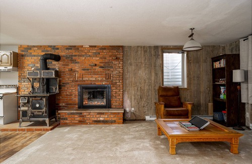 West Yellowstone House | Discover Legacy West: Pet-Friendly Stay with Pool Access