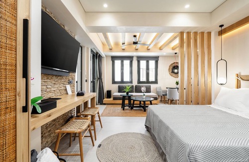 Naxos Town House | Unforgettable Stays at Legato Spa Suites with Ocean Views