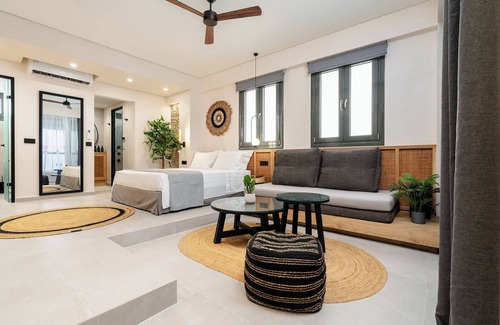 Naxos Town House | Unforgettable Stays at Legato Spa Suites with Ocean Views