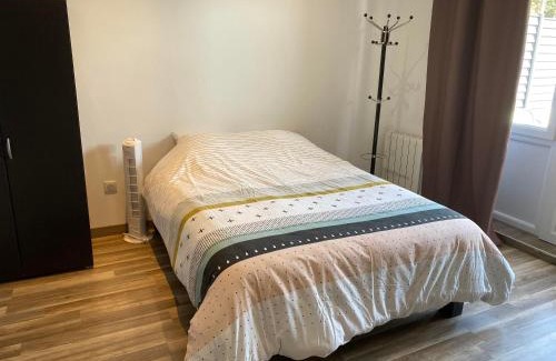 Bourg-en-Bresse Apartment | Discover Legend: Free Parking, Private Terrace & Wifi