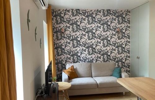 Macon Apartment | Discover Legend Hotel: Central Location with Private Parking