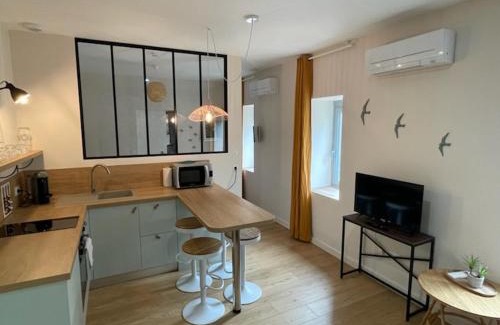 Macon Apartment | Discover Legend Hotel: Central Location with Private Parking