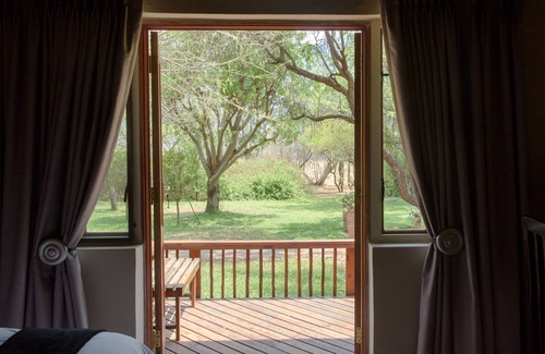 Sterkrivier Cabin | Explore Legend Safari Villas: Family-Friendly Retreat with Pool