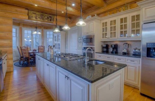 Ellijay Cabin | Explore Legend: 100 Acres of Nature and Relaxation in Georgia