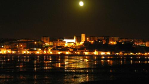Seixal Apartment | Legendary Bay Suite: Exceptional Stay at a Great Value