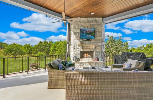 Spring Branch House | Discover Legends at Canyon Lake: Family-Friendly Retreat