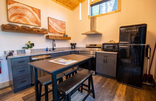 Logan Cabin | Unwind at Legends Lane E - Hocking Hills with Pool & Spa
