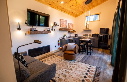 Logan Cabin | Unwind at Legends Lane E - Hocking Hills with Pool & Spa