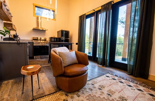 Logan Cabin | Unwind at Legends Lane E - Hocking Hills with Pool & Spa