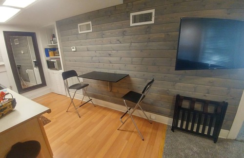 Tallahassee House | Cozy Downtown Guesthouse with Kitchen & Family-Friendly Perks