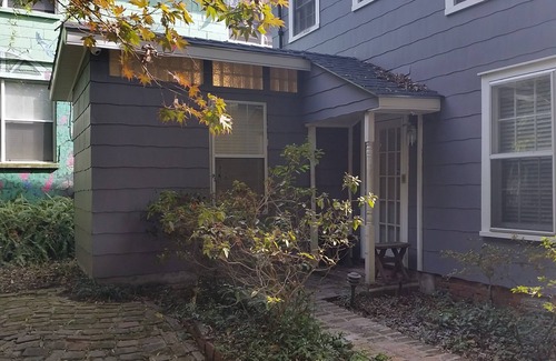 Tallahassee House | Cozy Downtown Guesthouse with Kitchen & Family-Friendly Perks