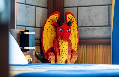 Windsor Hotel | Family-Friendly LEGOLAND(R) Windsor Resort with Pool Access