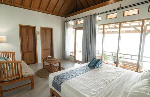Karimun Jawa Resort | Inviting Legon Waru Cottage with Oceanfront Views
