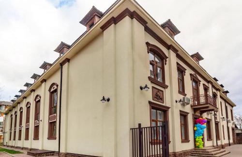 Stryi Hotel | Inviting LeGrand: Family-Friendly with Top Guest Ratings