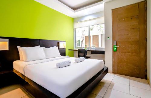 Bendungan Hilir House | Budget-Friendly LeGreen Suite Pejompongan with Breakfast