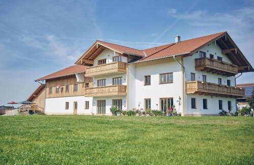 Bad Aibling Apartment | Lehnerhof: Oceanfront Retreat with Perfect 10 Review Score