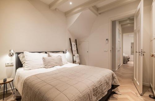 Museum Quarter Bed & Breakfast | Elegant Leidse Square Apartment - Guest Rated 9.9/10