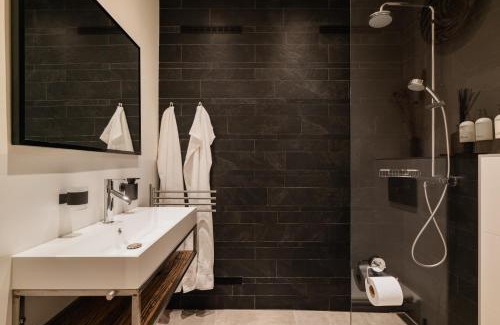 Museum Quarter Bed & Breakfast | Elegant Leidse Square Apartment - Guest Rated 9.9/10
