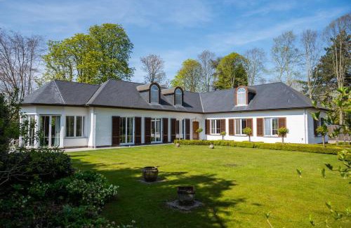 Deinze Villa | Oceanfront Leie Villa: Family-Friendly with Private Pool