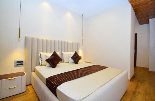 Shimla Apartment | Comfortable Leigh 2BHK Shimla with Rooftop and Wi-Fi