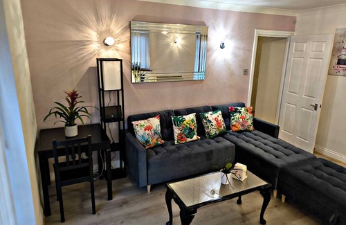 Leigh-on-Sea Apartment | Leigh on Sea Getaway with Parking & Family-Friendly Amenities