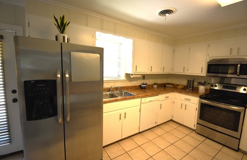 Tupelo House | Leighton Rambler: Ideal Location Near Dining and Parks